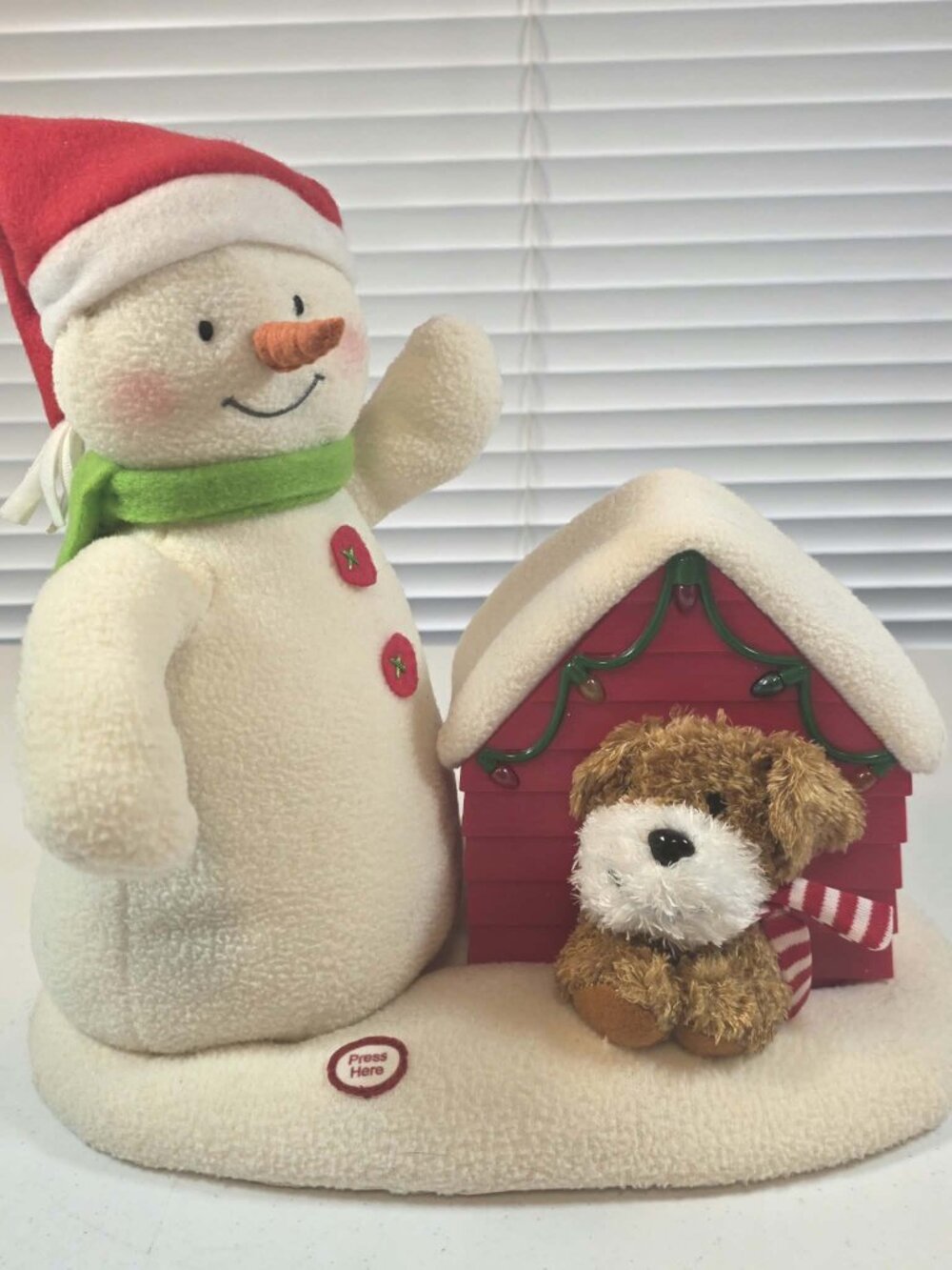 JINGLE PALS SNOWMAN DOGHOUSE DUO DECK THE HALLS SINGING LIGHTS PLUSH 2011